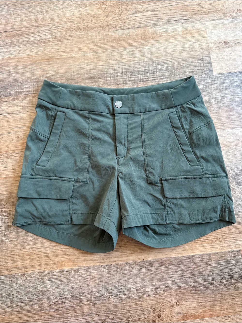 Athleta Forest Green Cargo Shorts with Flap Pockets Size 8